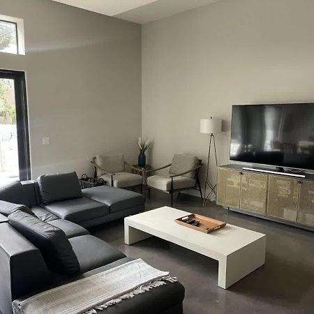 Modern 2-Home Oasis W Pool & Hot Tub In Dt オースティン エクステリア 写真