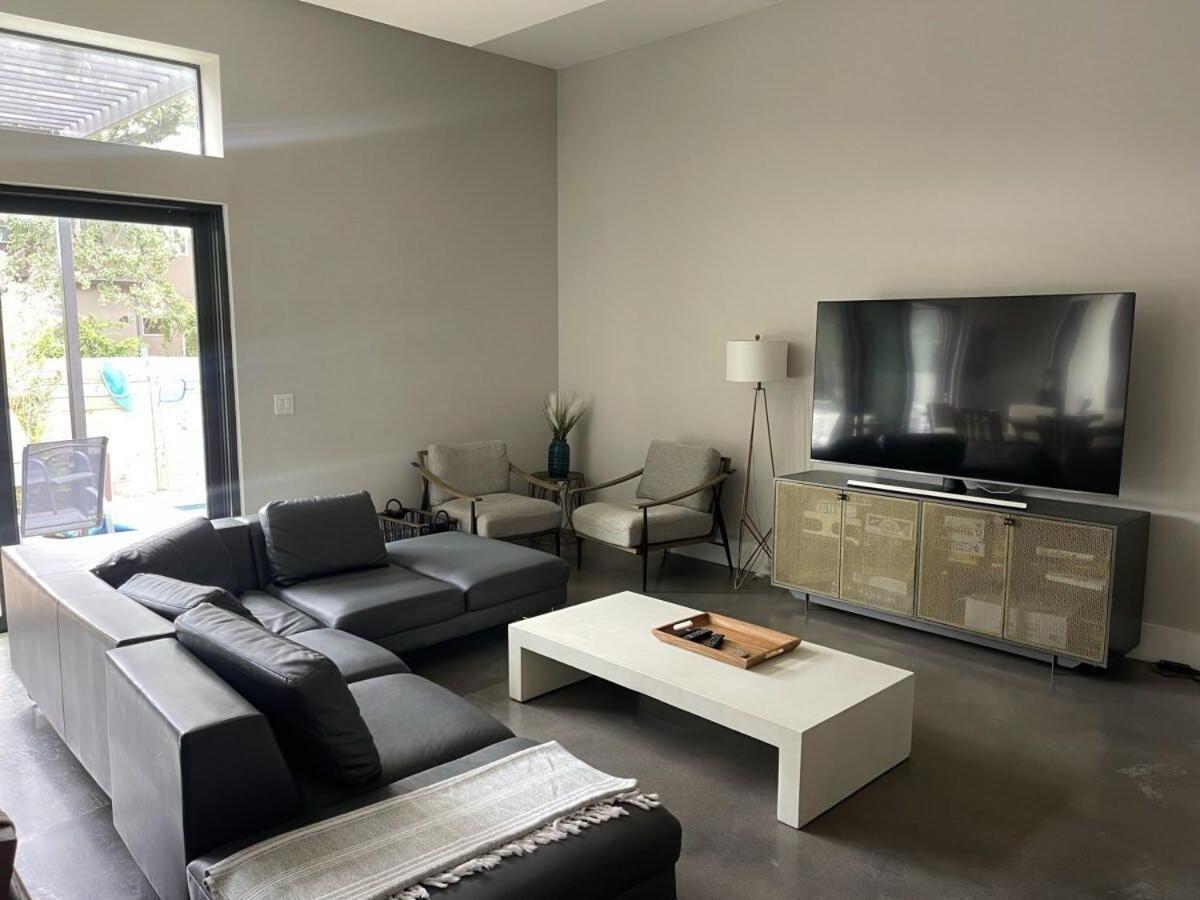 Modern 2-Home Oasis W Pool & Hot Tub In Dt オースティン エクステリア 写真