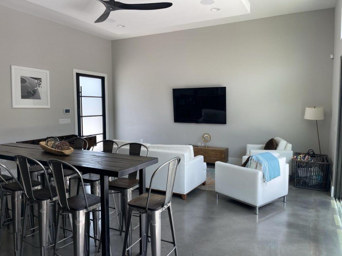 Modern 2-Home Oasis W Pool & Hot Tub In Dt オースティン エクステリア 写真