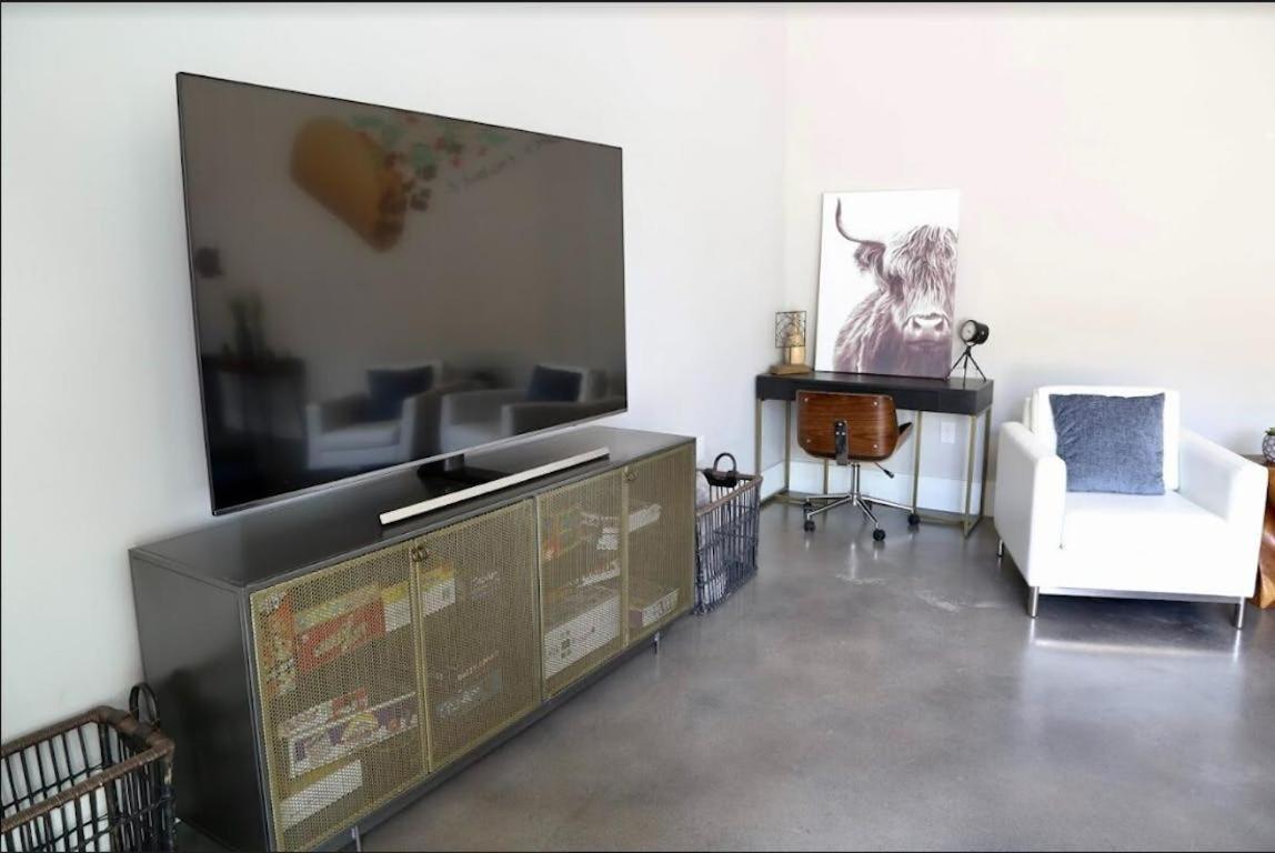 Modern 2-Home Oasis W Pool & Hot Tub In Dt オースティン エクステリア 写真