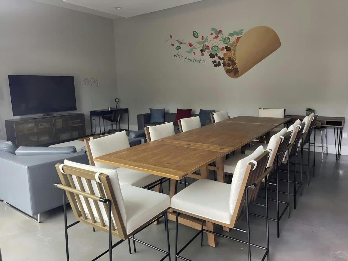 Modern 2-Home Oasis W Pool & Hot Tub In Dt オースティン エクステリア 写真