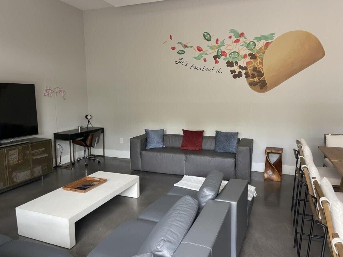 Modern 2-Home Oasis W Pool & Hot Tub In Dt オースティン エクステリア 写真