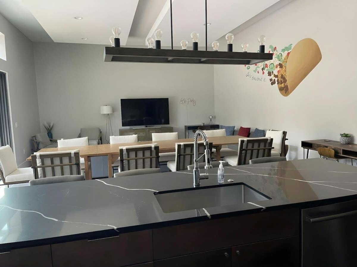 Modern 2-Home Oasis W Pool & Hot Tub In Dt オースティン エクステリア 写真